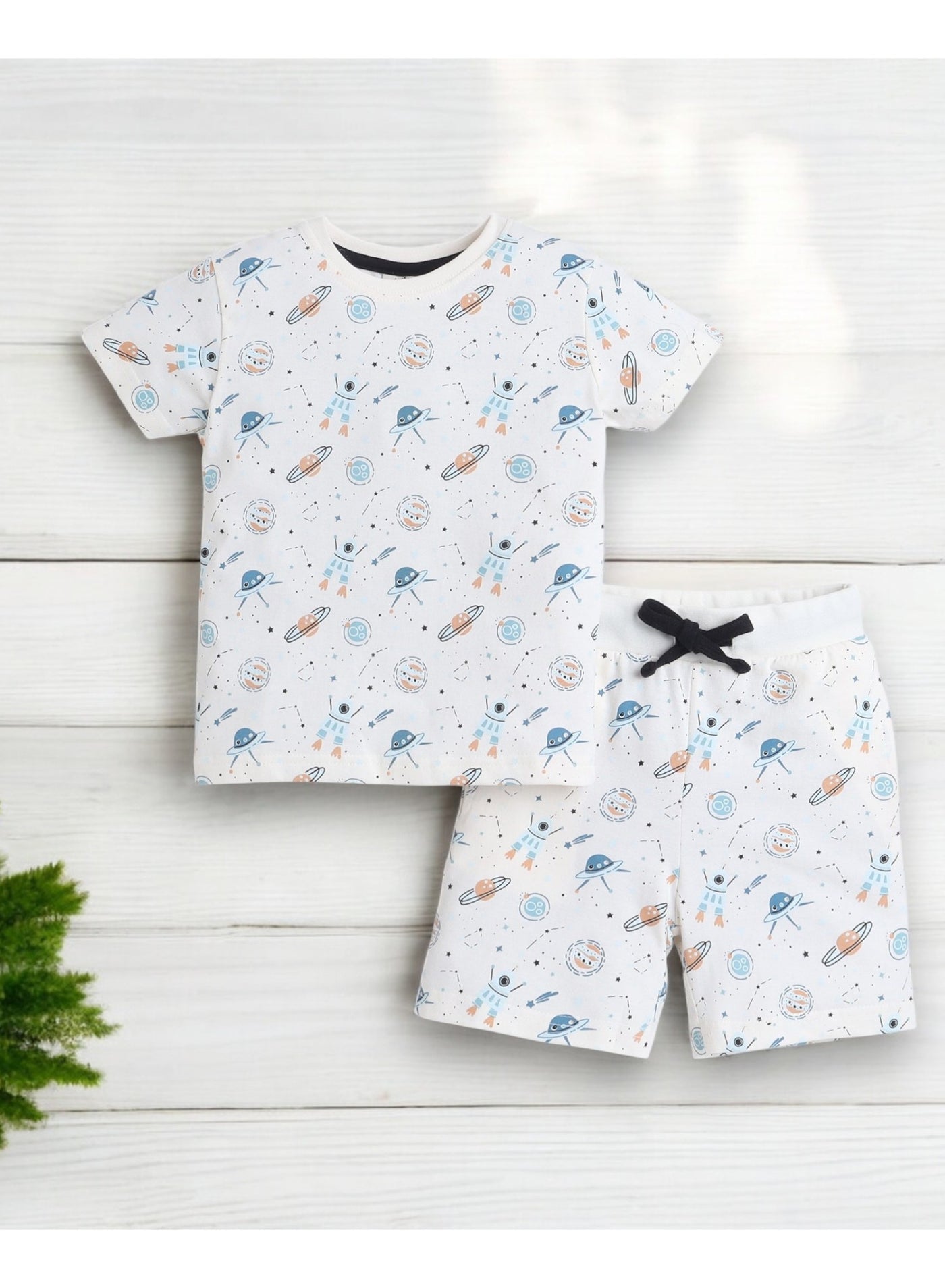 Victor And Jane - All-Over Printed T-Shirt And Shorts Pyjama Set