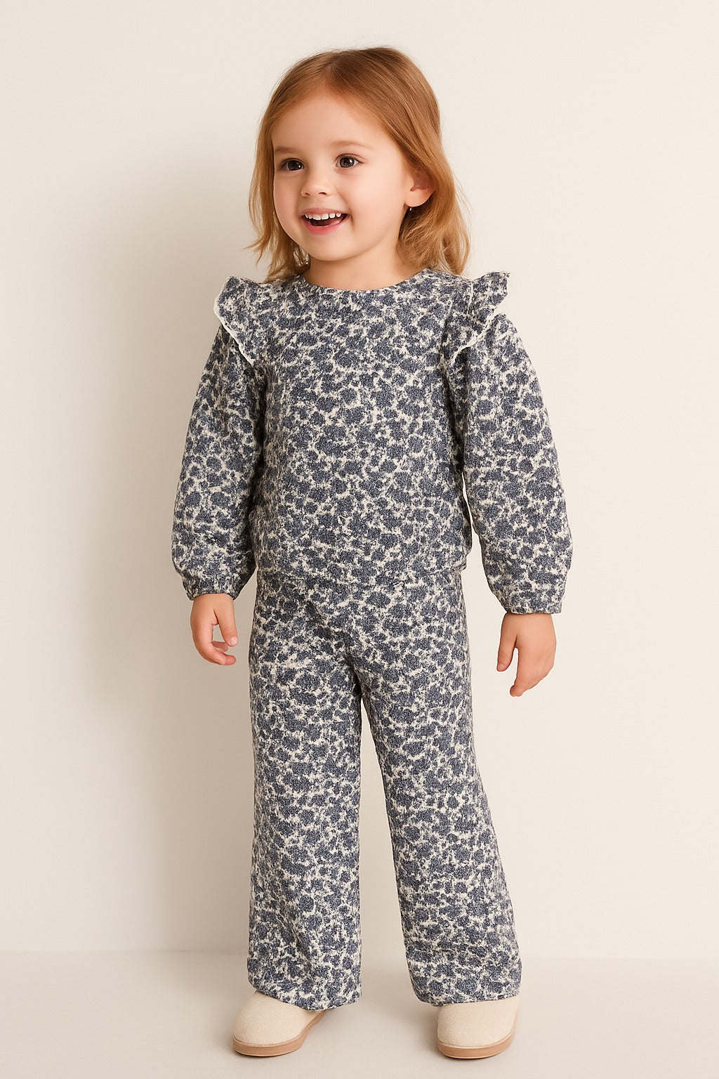 Dirkje Girls 2-Piece All-Over Floral Blouse and Flared Pant Set