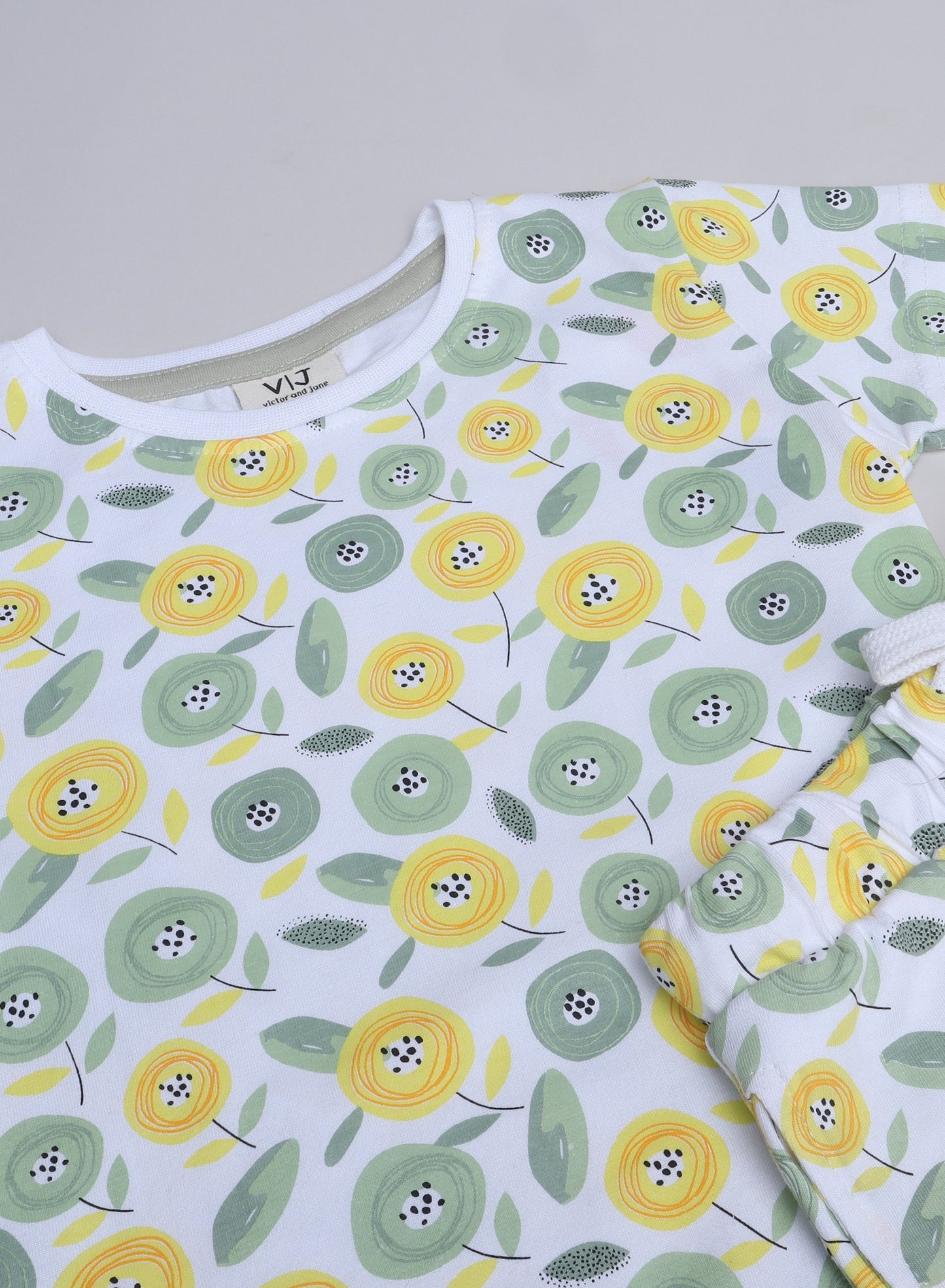 Victor and Jane - All-Over Printed T-shirt and Shorts Pyjama Set