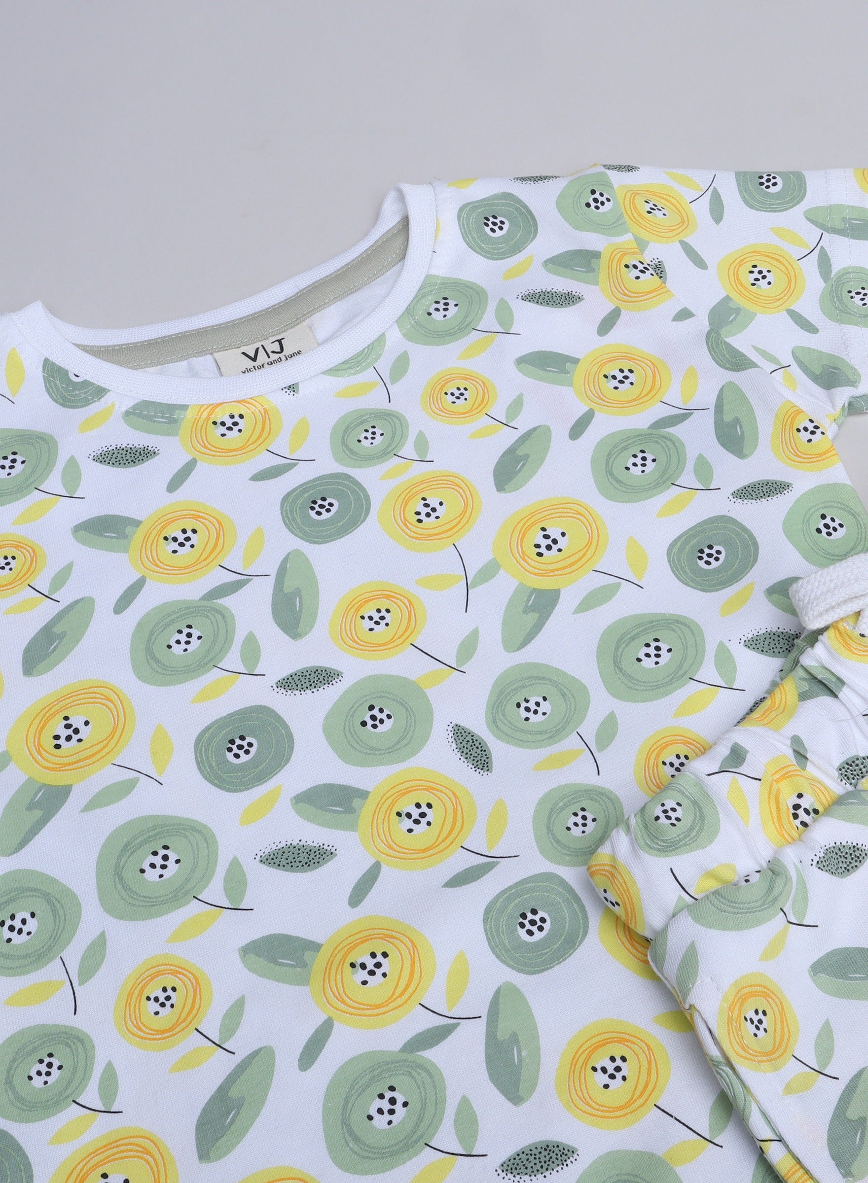 Victor And Jane - All-Over Printed T-Shirt And Shorts Pyjama Set
