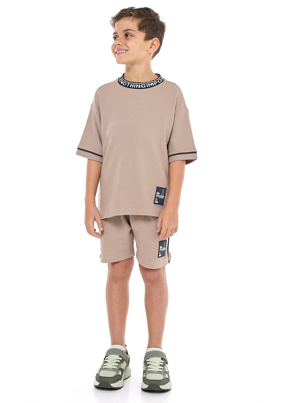 Oversized - Boys' Jacquard 2-Piece Set - T-Shirt With Badge Detail And Matching Shorts With Pockets,