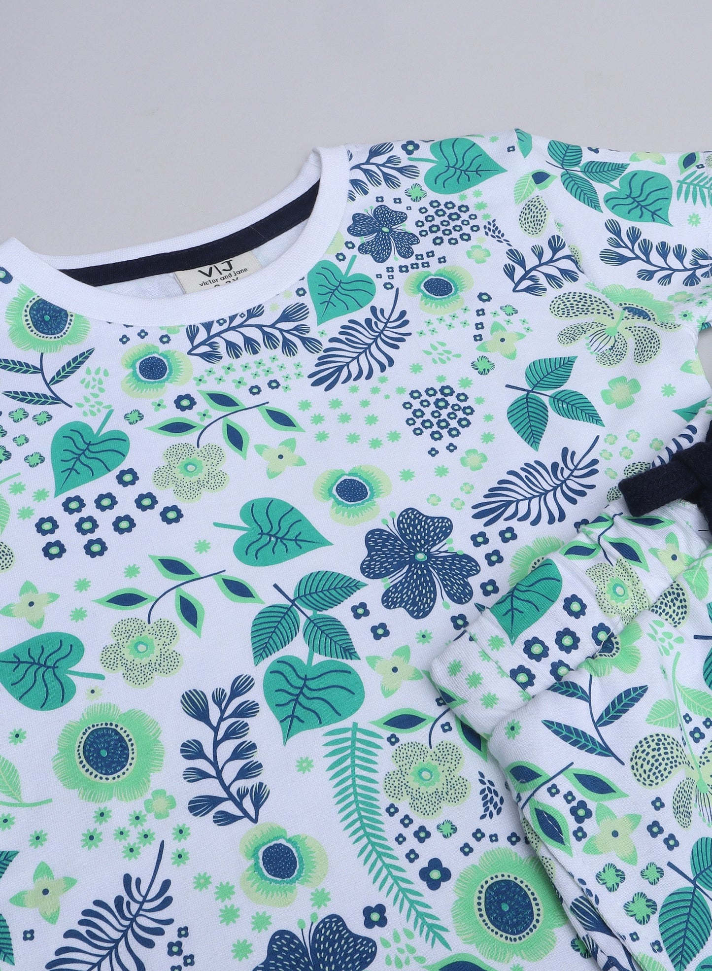 Victor and Jane - All-Over Printed T-shirt and Shorts Pyjama Set