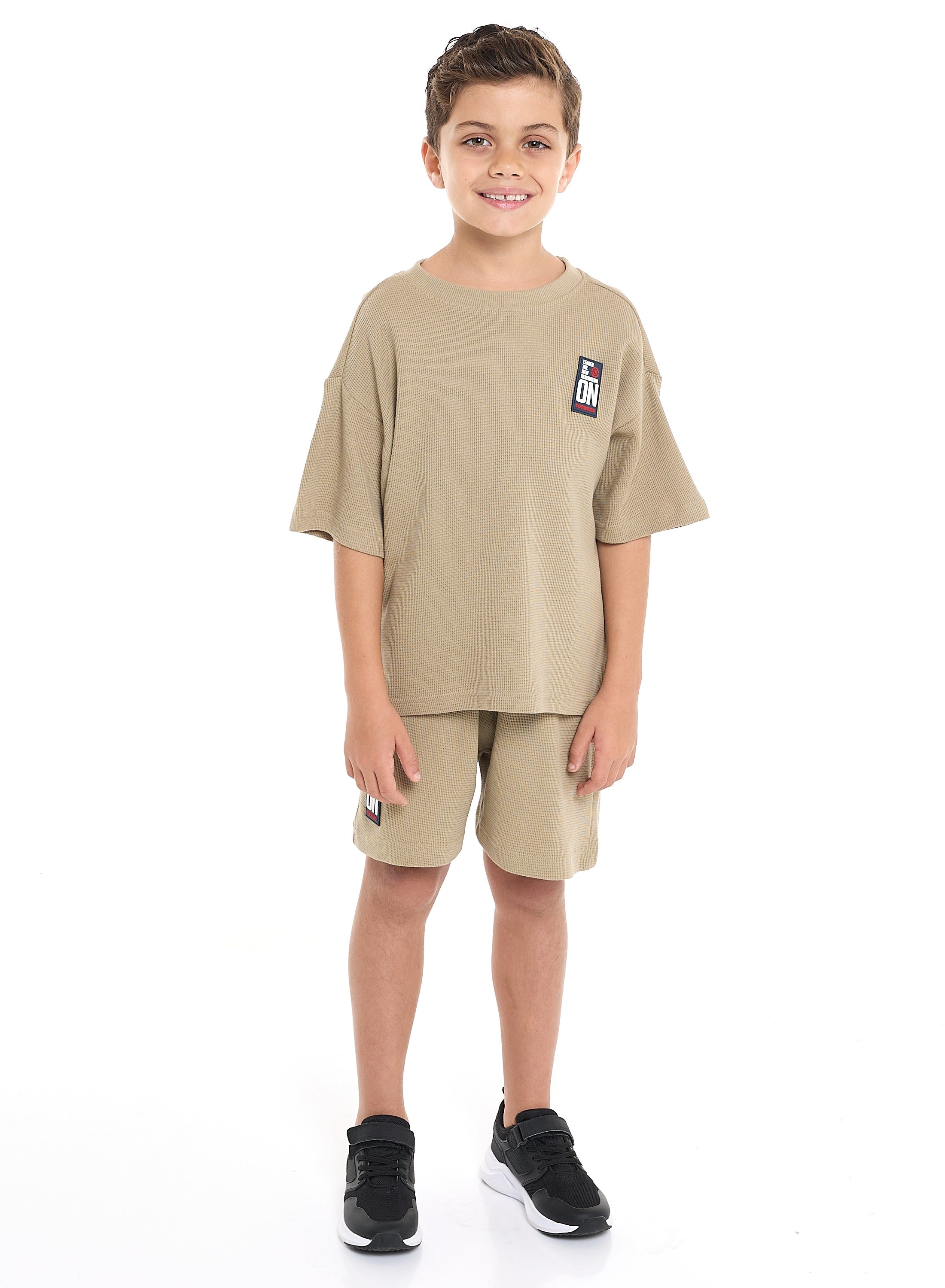 Oversized - Boys' Jacquard 2-Piece Set - T-Shirt With Badge Detail And Matching Shorts With Pockets,