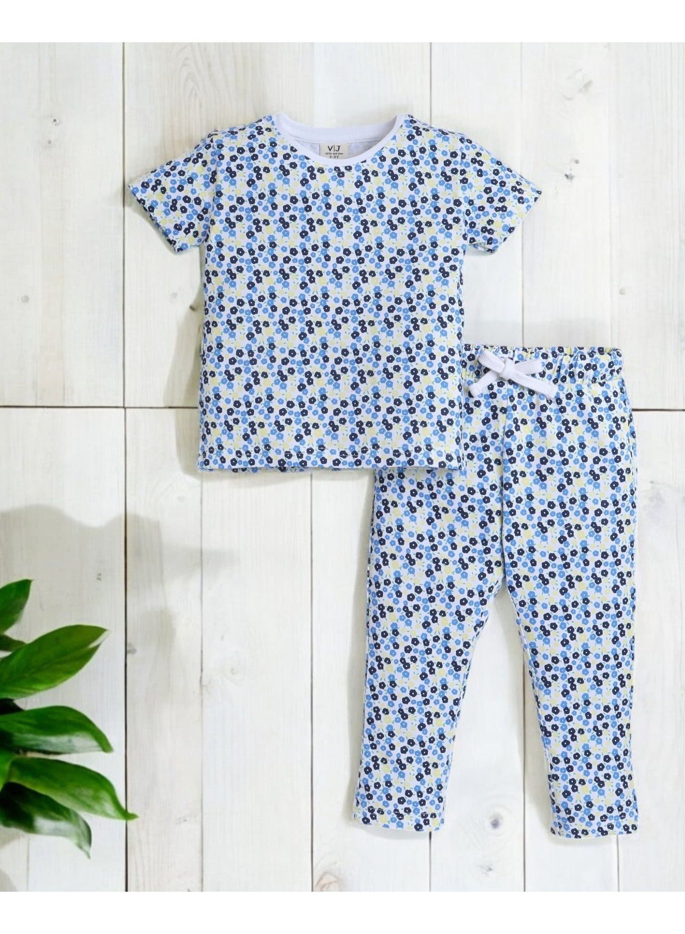 Victor And Jane - All-Over Printed T-Shirt And Pyjama Set
