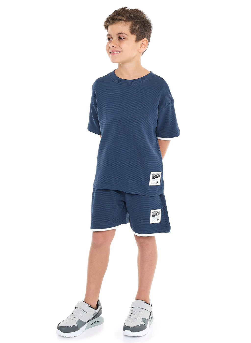 Oversized - Boys' Jacquard 2-Piece Set - T-Shirt With Badge Detail And Matching Shorts With Pockets