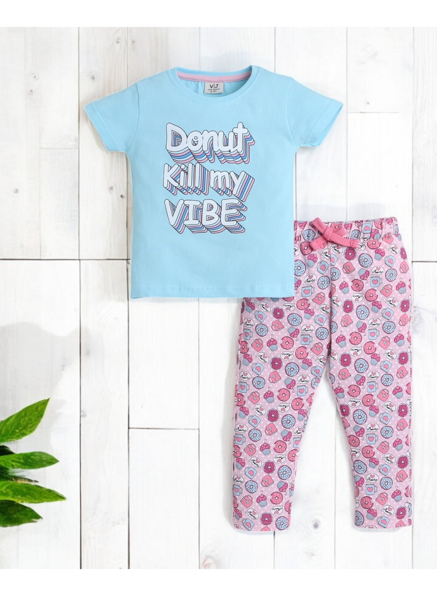 Victor and Jane - Printed T-shirt and Pyjama Set
