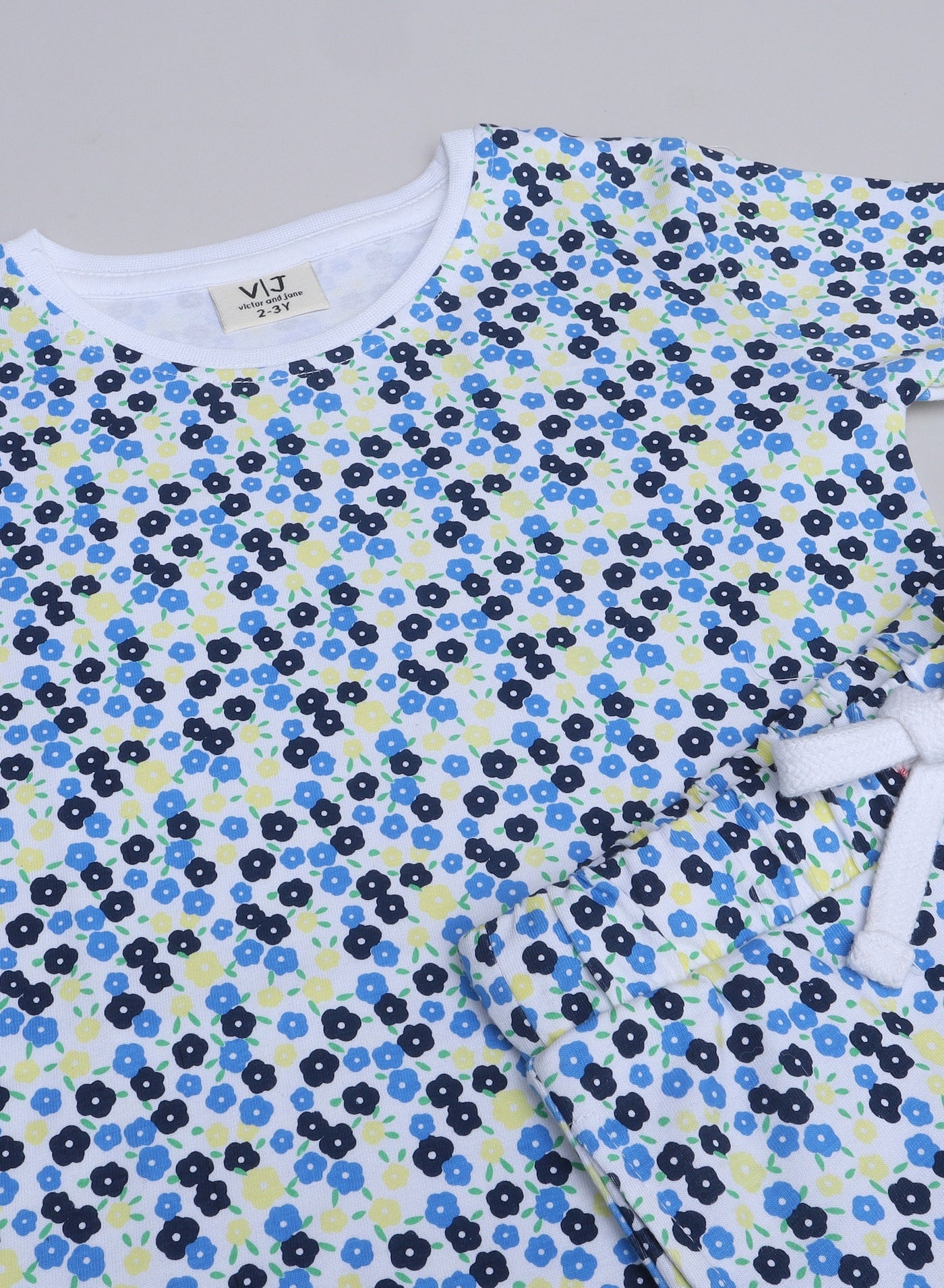 Victor And Jane - All-Over Printed T-Shirt And Pyjama Set