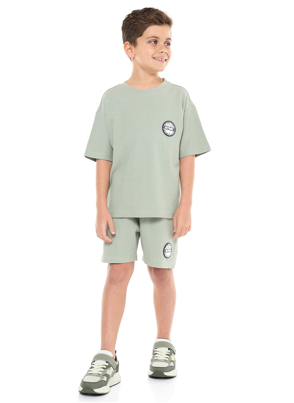 Oversized - Boys' Jacquard 2-Piece Set - T-Shirt With Badge Detail And Matching Shorts With Pockets