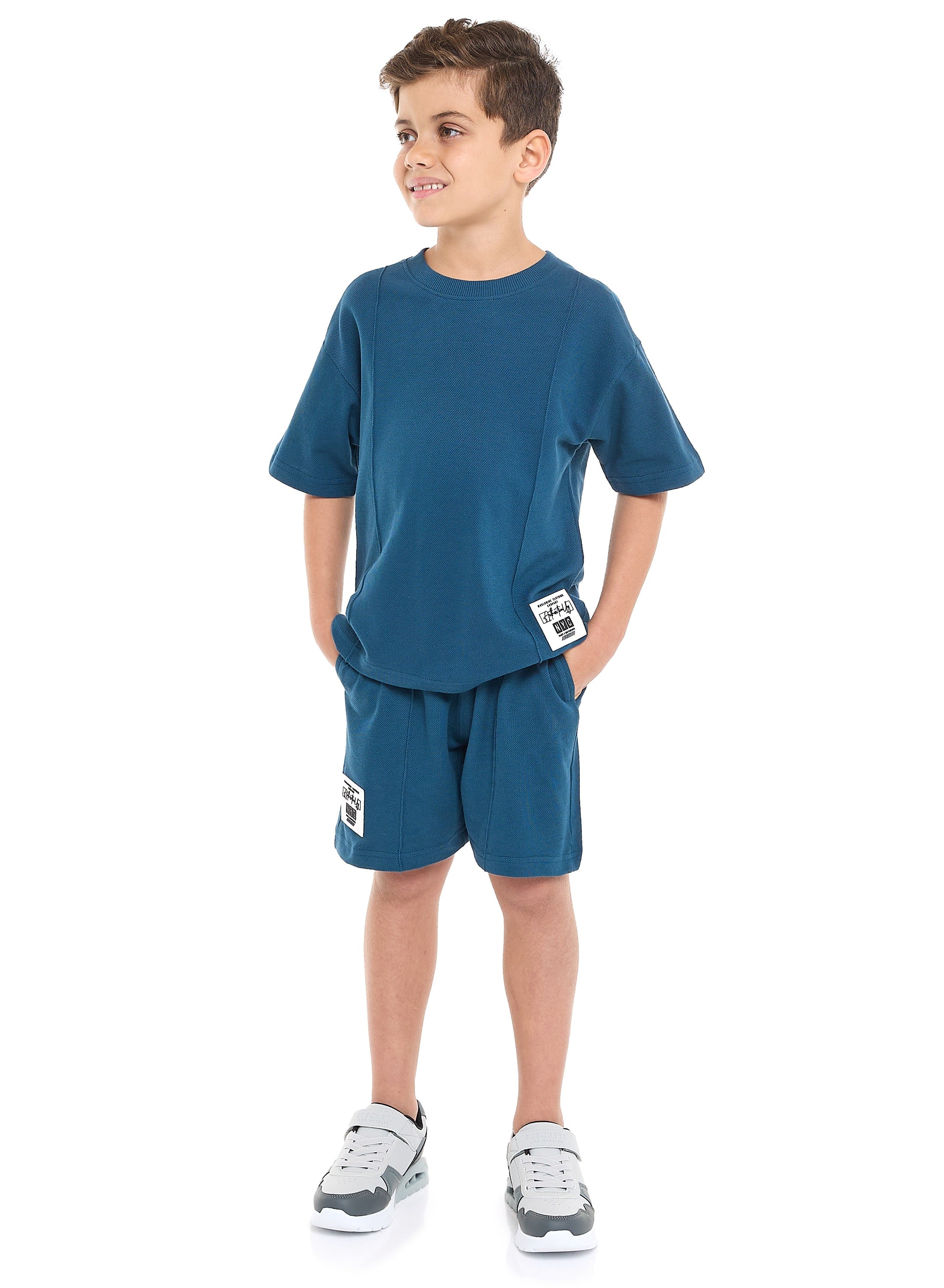 Oversized - Boys' Jacquard 2-Piece Set - T-Shirt With Badge Detail And Matching Shorts With Pockets,