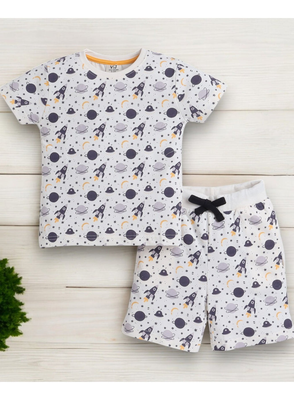 Victor And Jane - All-Over Printed T-Shirt And Shorts Pyjama Set