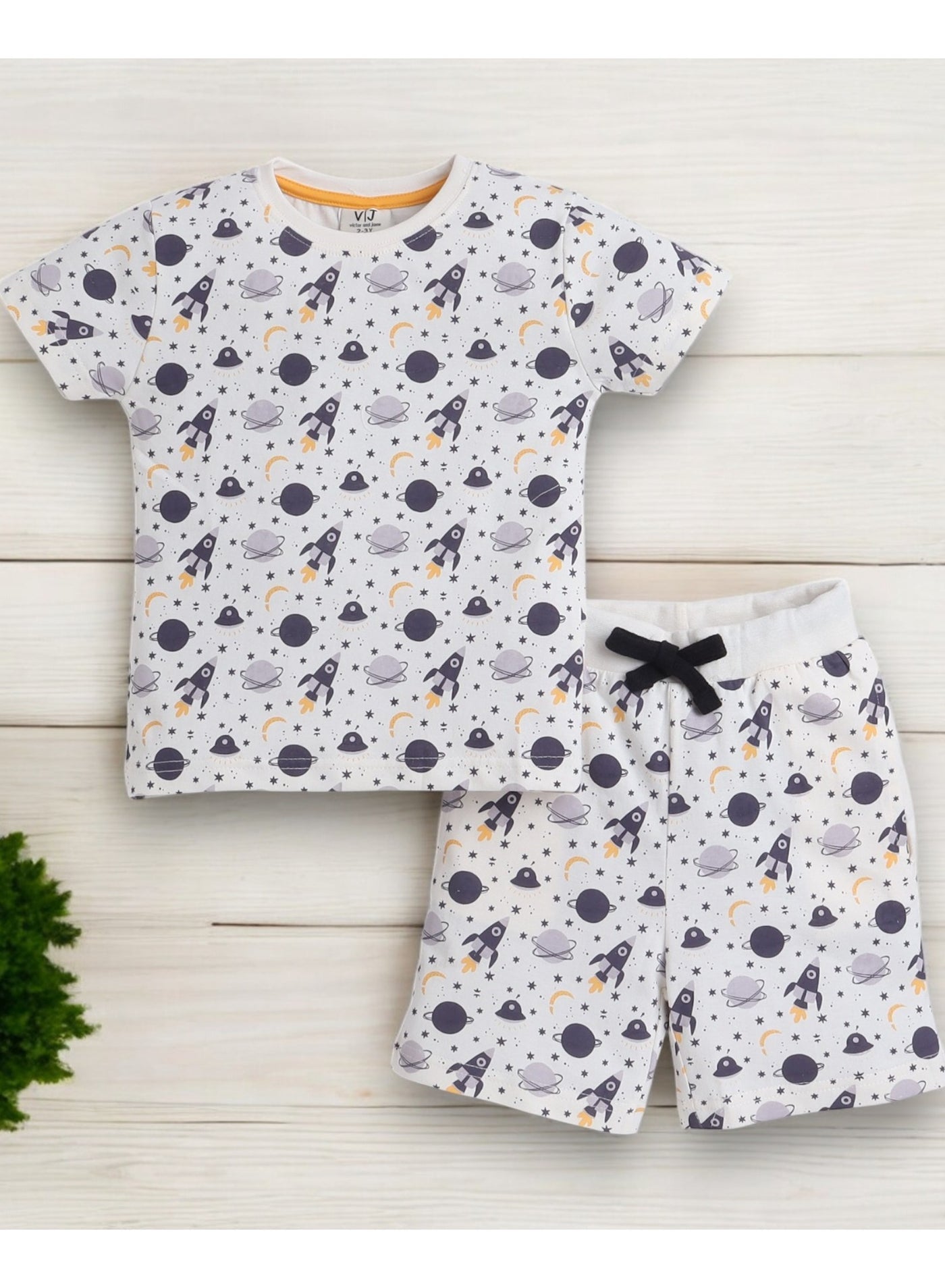 Victor And Jane - All-Over Printed T-Shirt And Shorts Pyjama Set