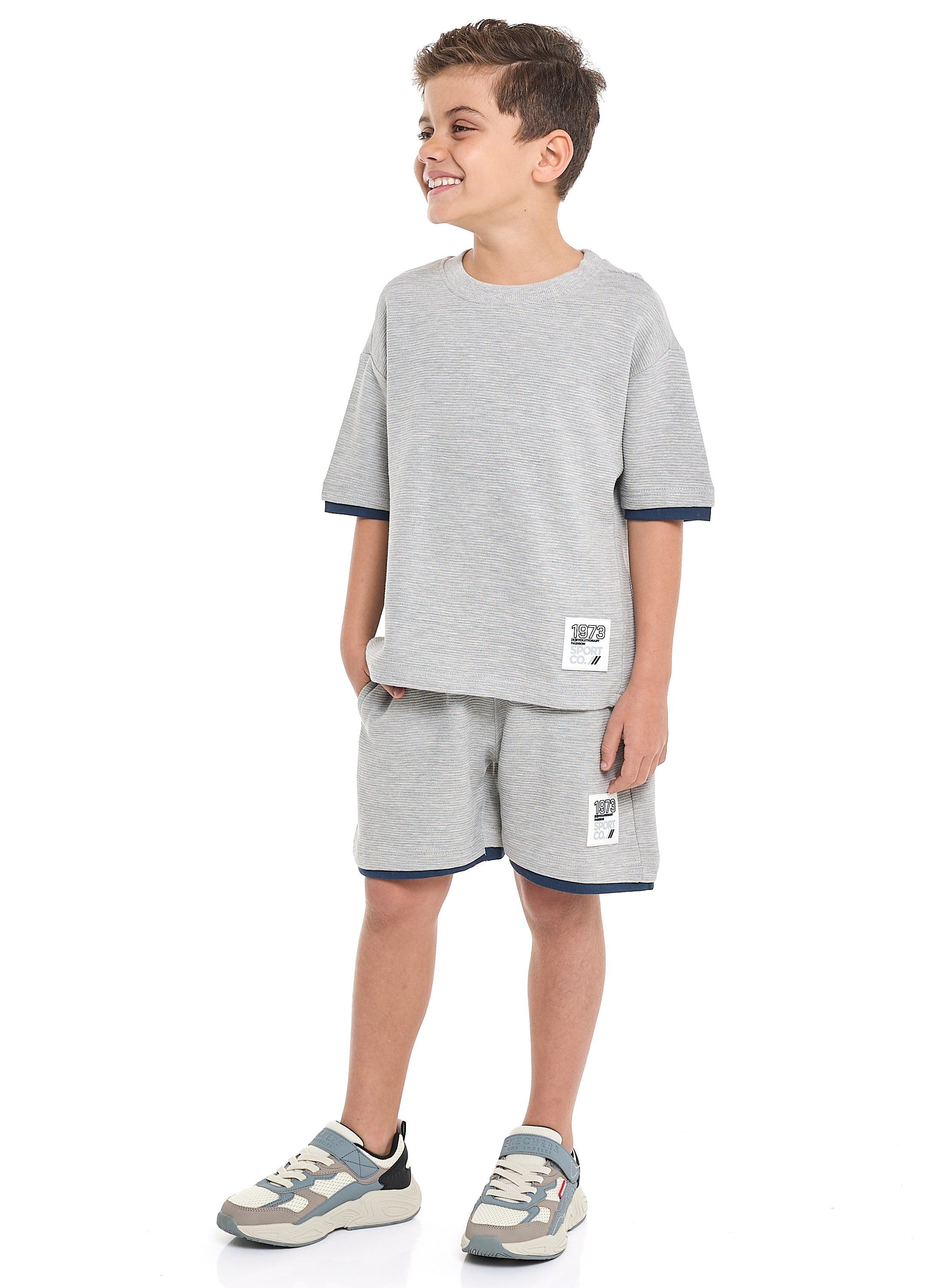Oversized - Boys' Jacquard 2-Piece Set - T-Shirt With Badge And Sleeve Detail And Matching Shorts With Pockets,