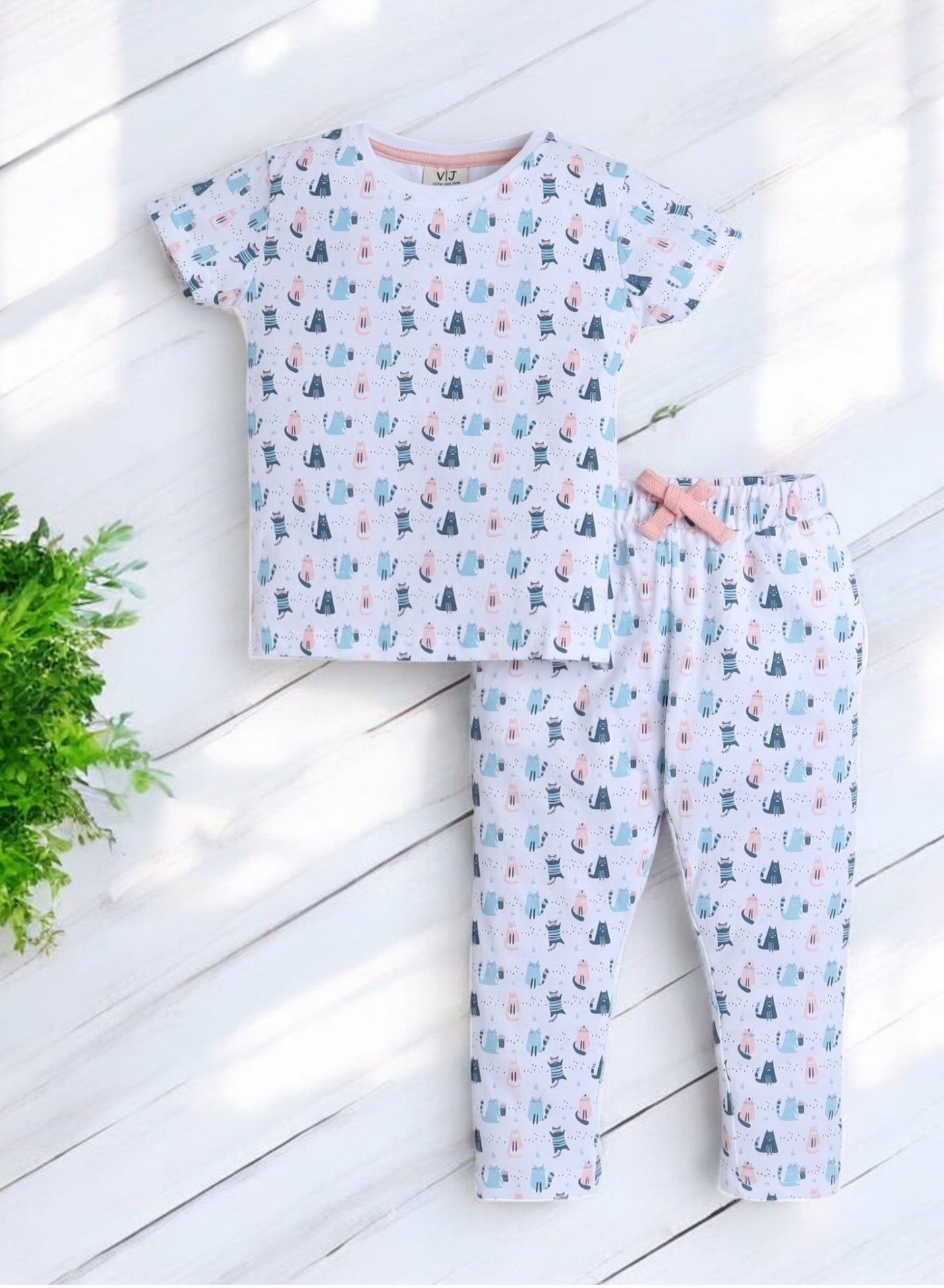 Victor and Jane - All-Over Printed T-shirt and Pyjama Set