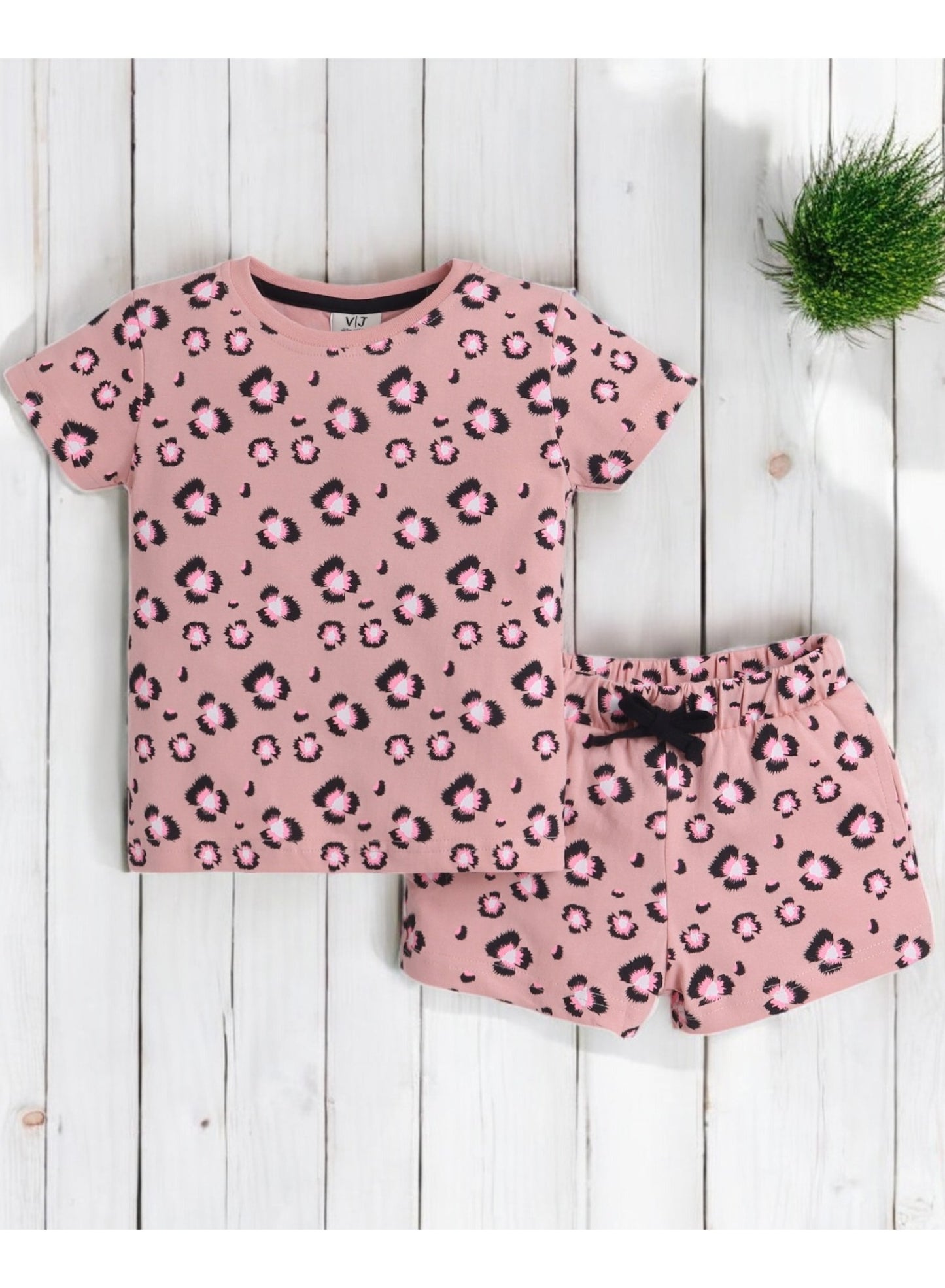 Victor and Jane - All-Over Printed T-shirt and Shorts Pyjama Set