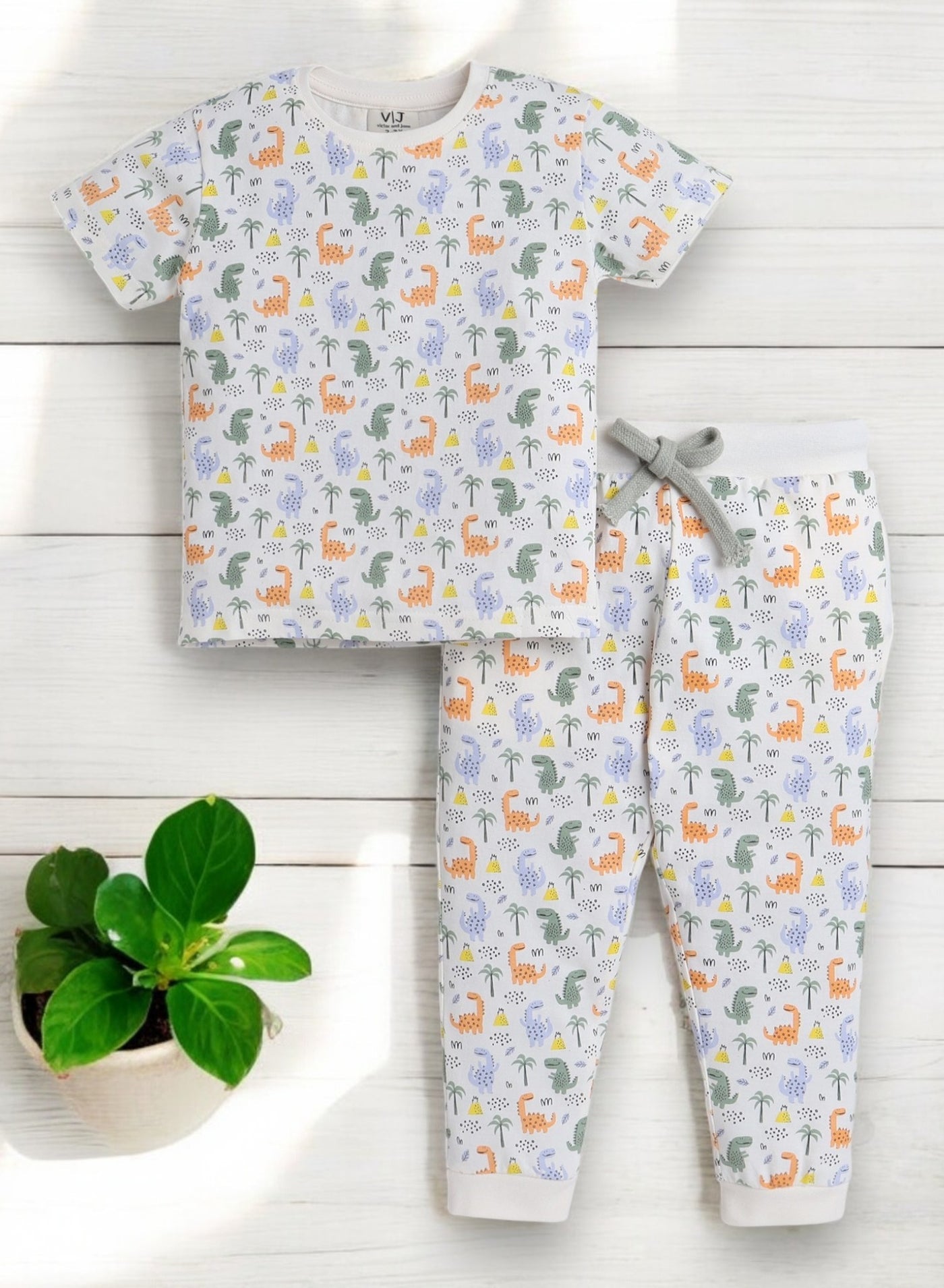Victor And Jane - All-Over Printed T-Shirt And Pyjama Set