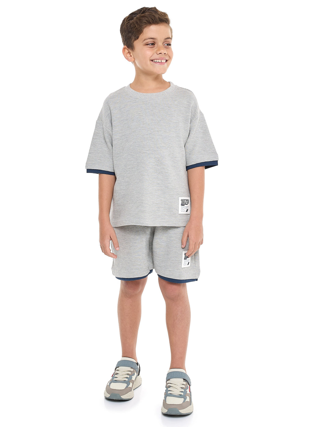 Oversized - Boys' Jacquard 2-Piece Set - T-Shirt With Badge And Sleeve Detail And Matching Shorts With Pockets,
