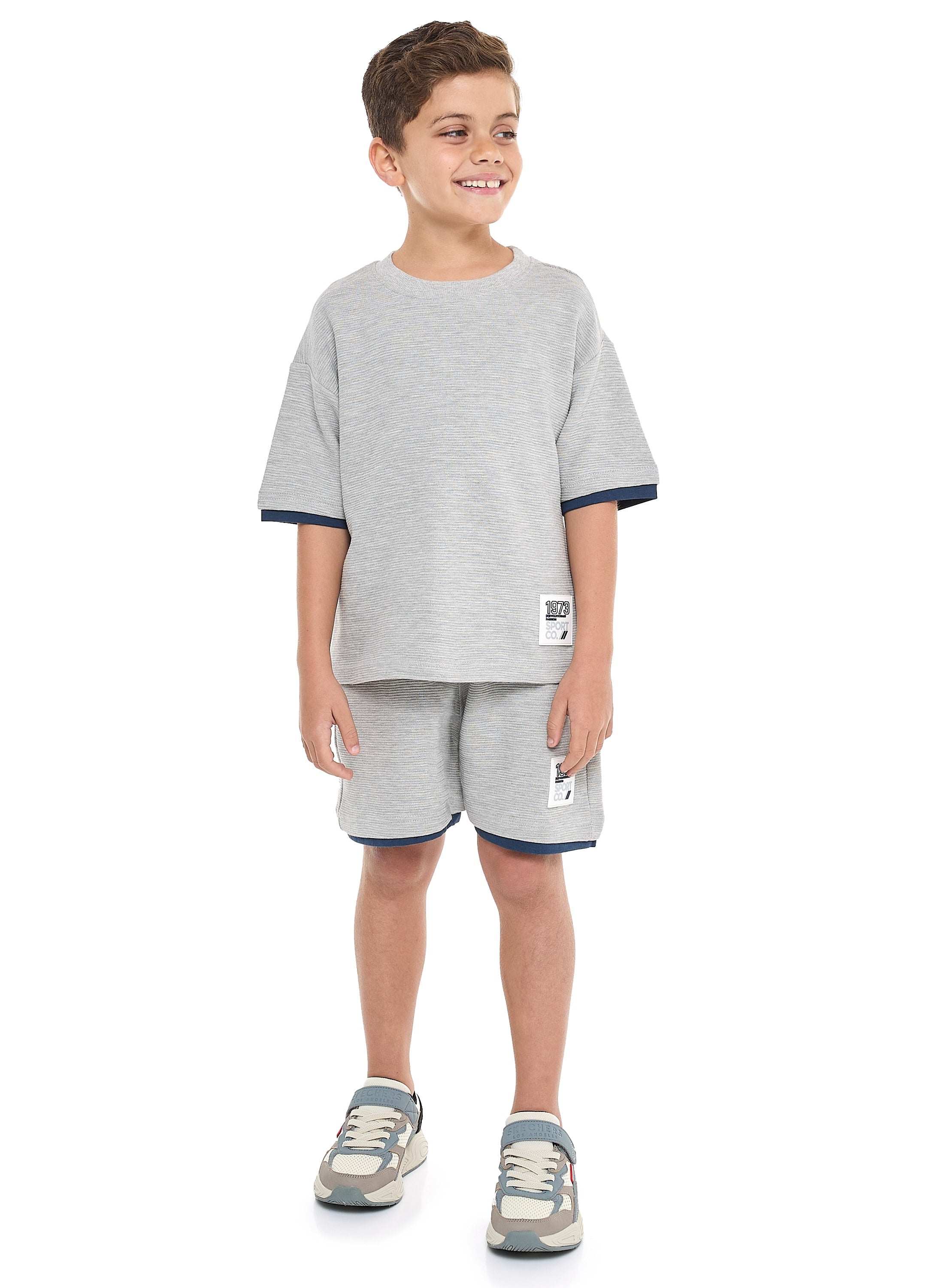 Oversized - Boys' Jacquard 2-Piece Set - T-Shirt With Badge And Sleeve Detail And Matching Shorts With Pockets,