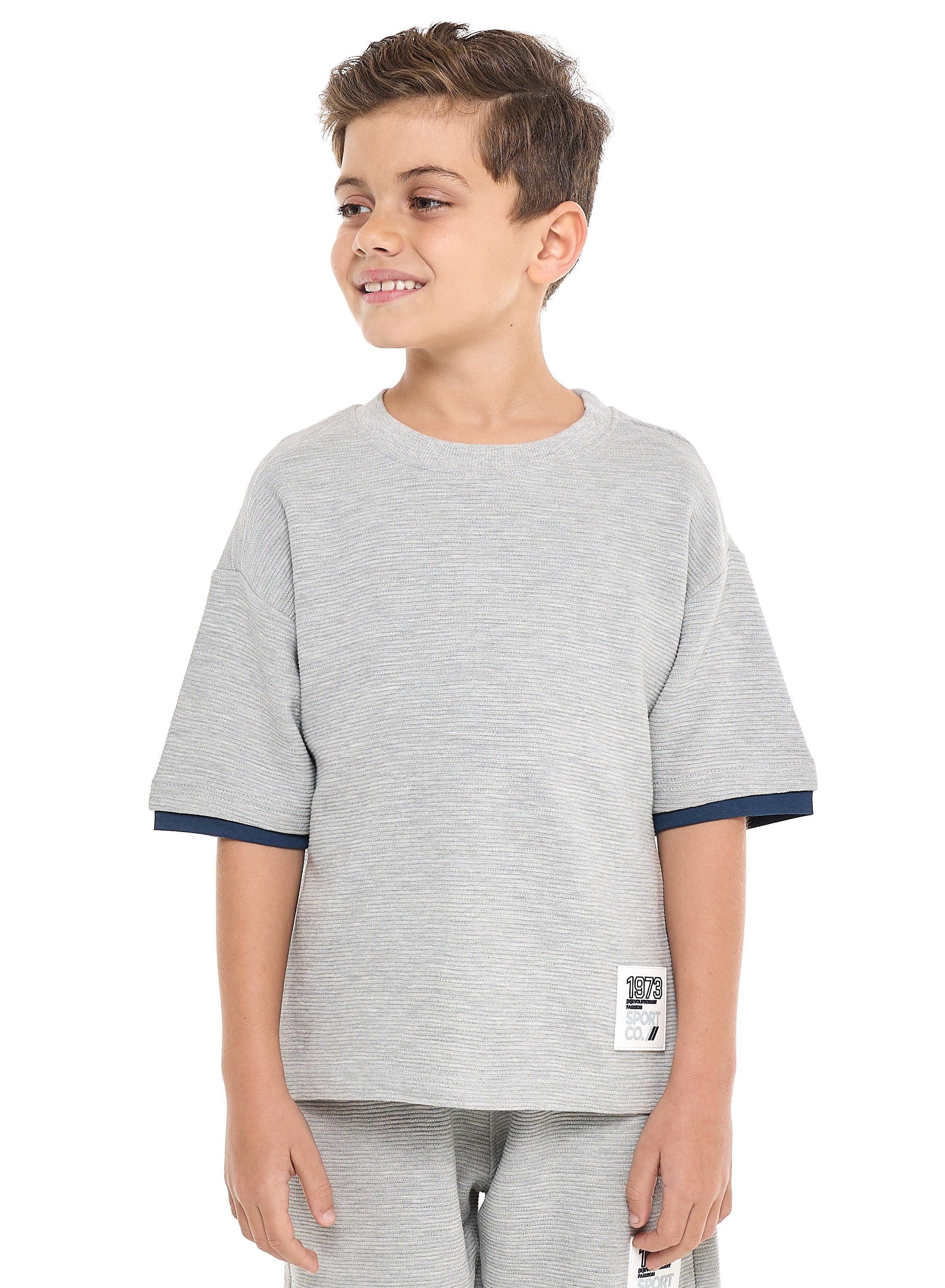 Oversized - Boys' Jacquard 2-Piece Set - T-Shirt With Badge And Sleeve Detail And Matching Shorts With Pockets,