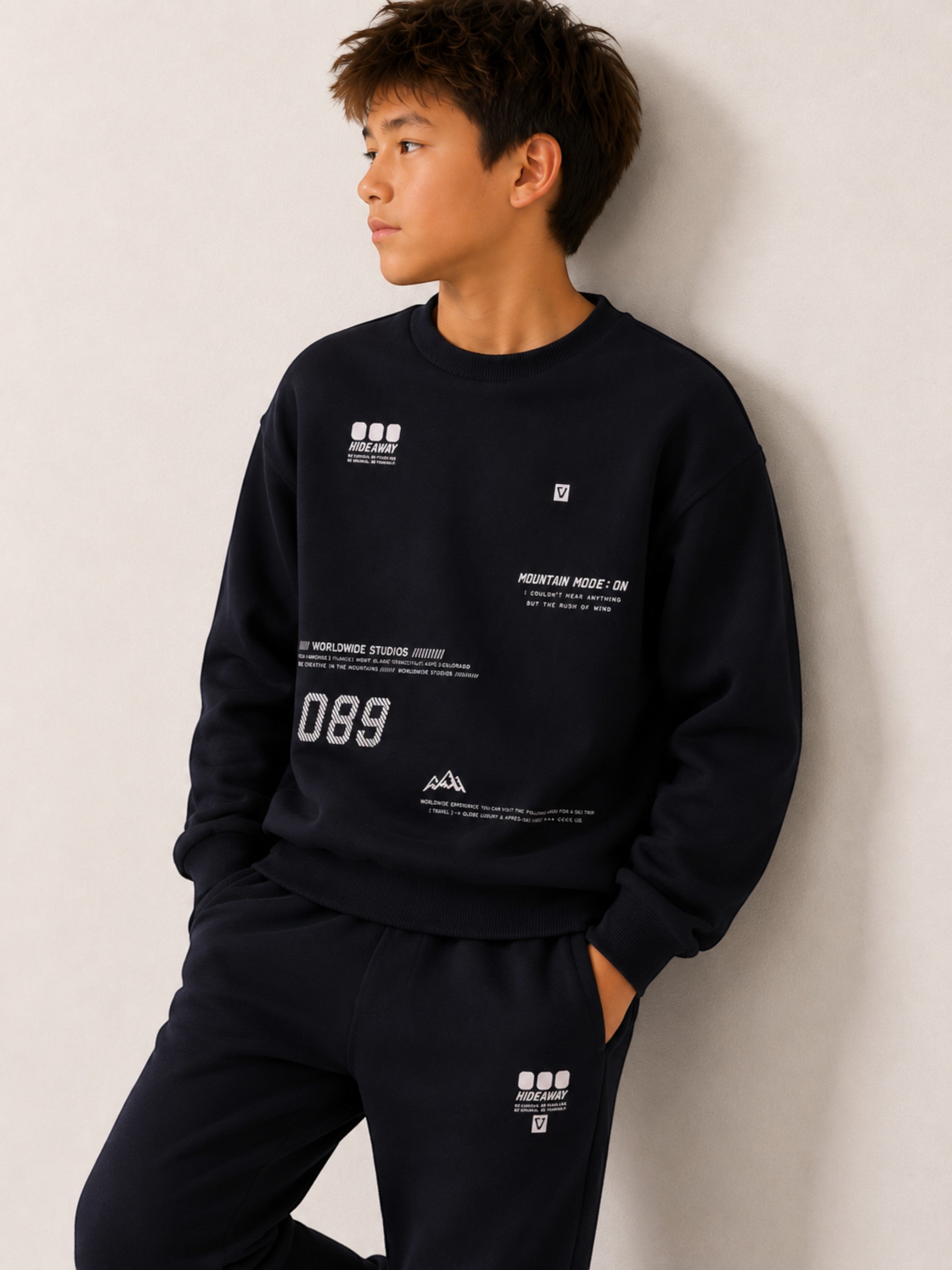 Boys Graphic Sweatshirt and Jogger 2-piece set