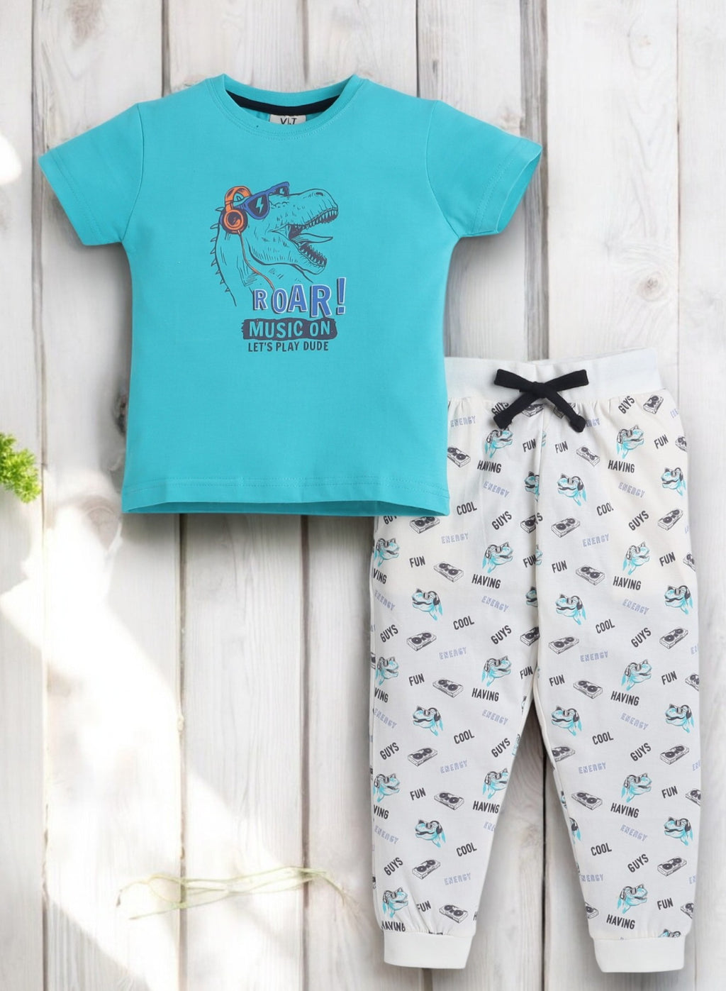 Victor And Jane - Printed T-Shirt And All-Over Printed Pyjama Set