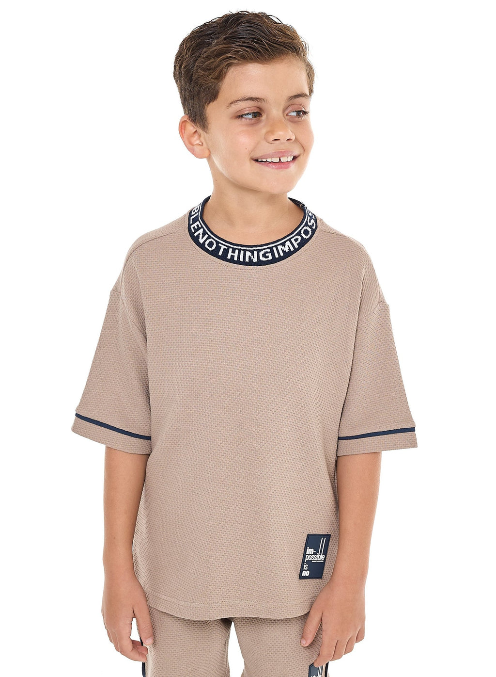 Oversized - Boys' Jacquard 2-Piece Set - T-Shirt With Badge Detail And Matching Shorts With Pockets,
