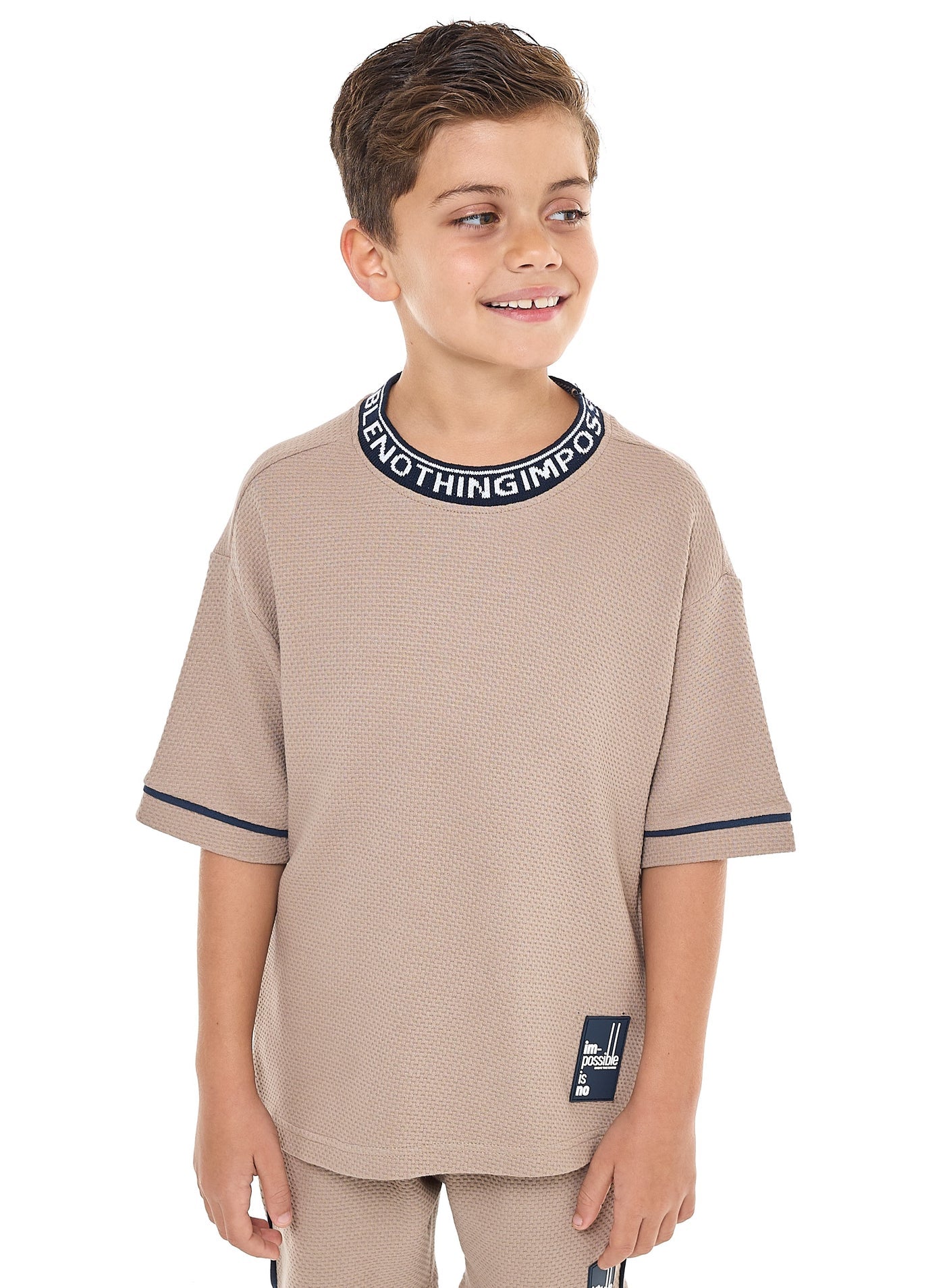 Oversized - Boys' Jacquard 2-Piece Set - T-Shirt With Badge Detail And Matching Shorts With Pockets,