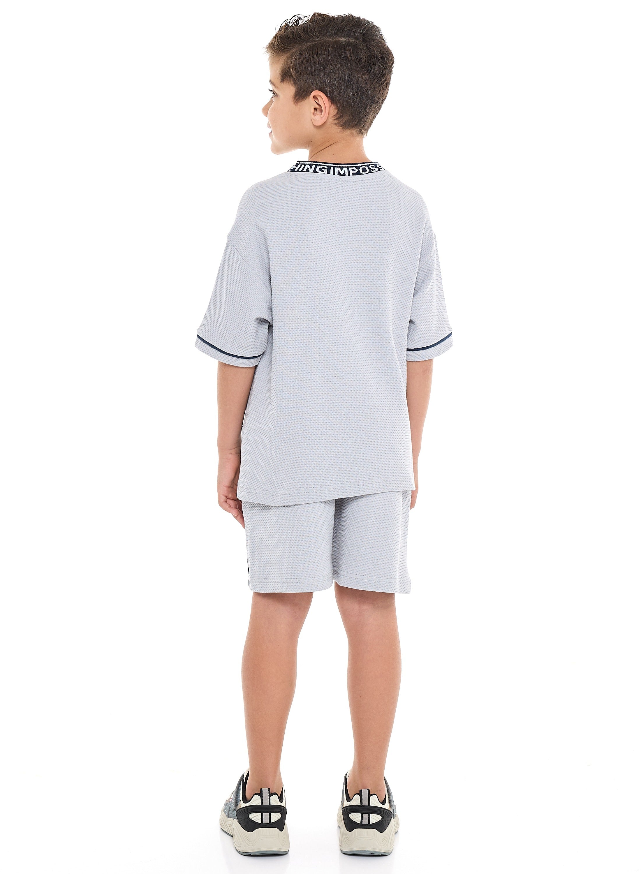 Oversized - Boys' Jacquard 2-Piece Set - T-Shirt With Badge Detail And Matching Shorts With Pockets,