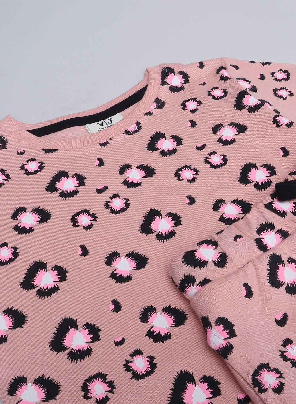 Victor And Jane - All-Over Printed T-Shirt And Shorts Pyjama Set