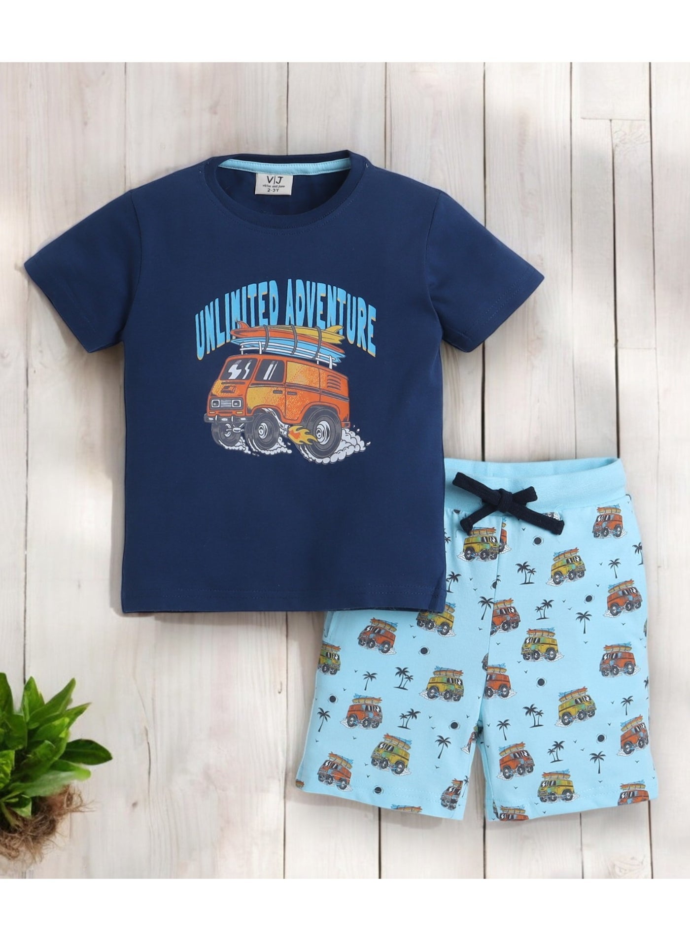 Victor And Jane - Printed T-Shirt And All-Over Printed Shorts Pyjama Set