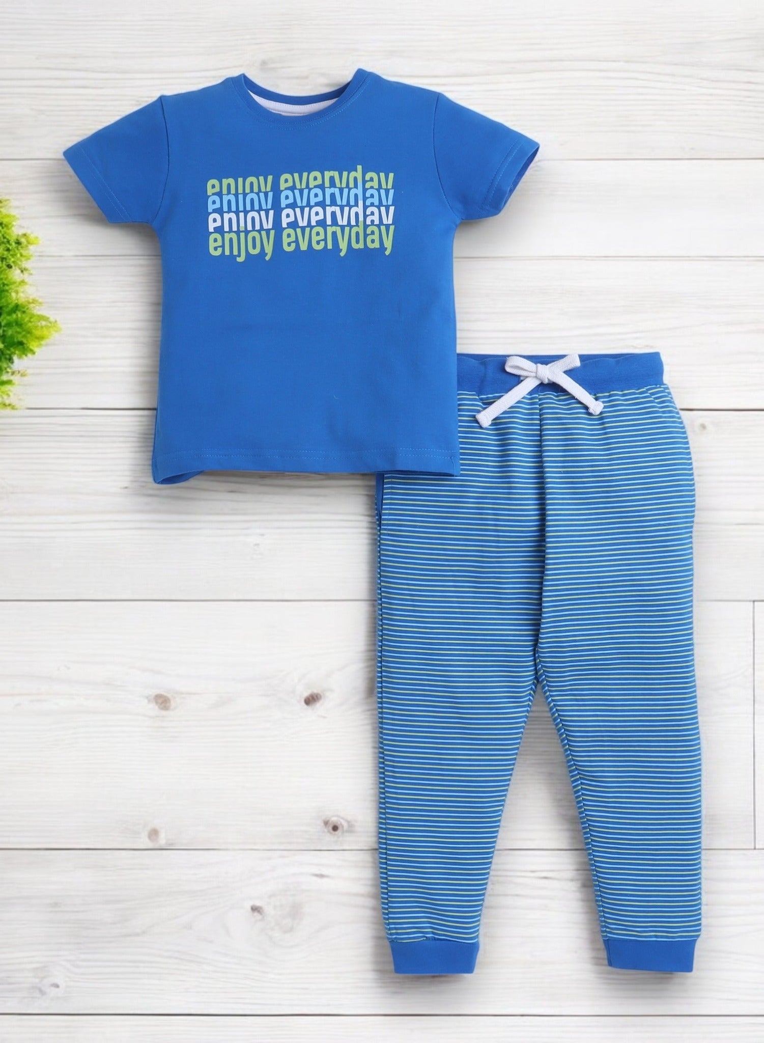 Victor And Jane - Printed T-Shirt And Stripes Pyjama Set