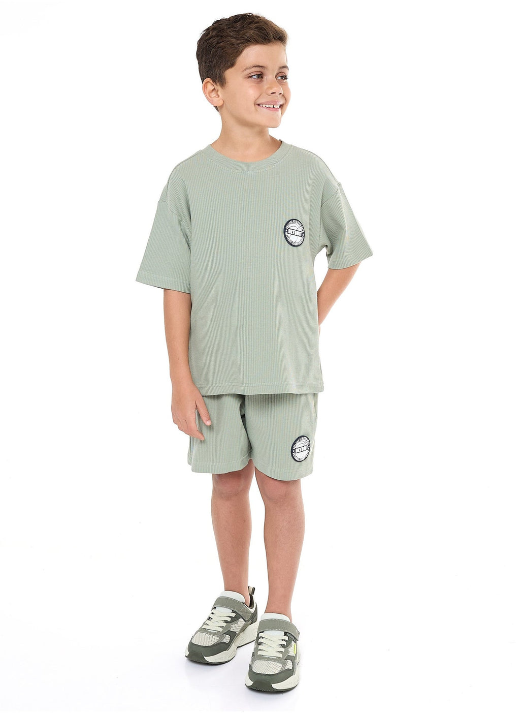 Oversized - Boys' Jacquard 2-Piece Set - T-Shirt With Badge Detail And Matching Shorts With Pockets
