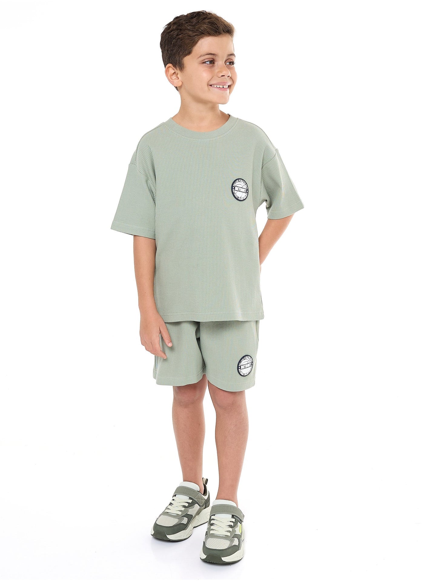 Oversized - Boys' Jacquard 2-Piece Set - T-Shirt With Badge Detail And Matching Shorts With Pockets